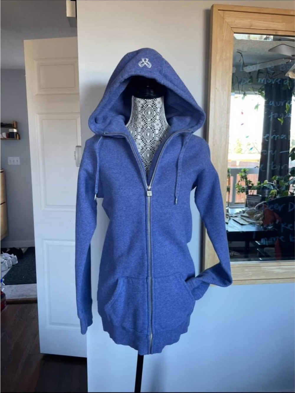Vintage Aritzia TNA Sportswear Zip Up Hoodie Sweater. Blue. Medium.